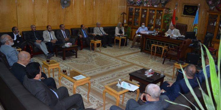 نائب رئيس جامعة الأزهر يجتمع بعمداء الكليات لمتابعة احتياجات الكليات استعدادا لبدء العام الدراسي الجديد