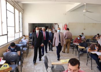 رئيس جامعة الأزهر يتفقد امتحانات الدراسات العليا بطب القاهرة