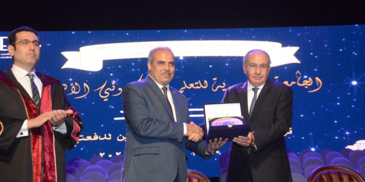 الجامعة المصرية للتعلم الإلكتروني تكرم رئيس جامعة الأزهر باختياره نائبا لرئيس اتحاد الجامعات الإفريقية