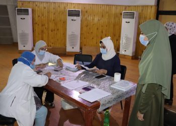 جامعة الأزهر تعلن تطعيم 1121 طالبا وطالبة بلقاح كورونا في يومها الثالث لبدء التطعيم