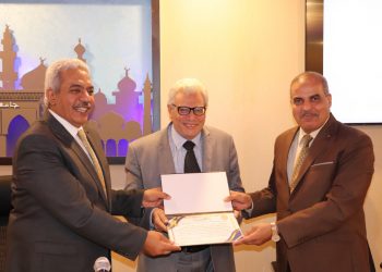 رئيس جامعة الأزهر يكرم أعضاء هيئة التدريس لإسهاماتهم في رفع تصنيف الجامعة