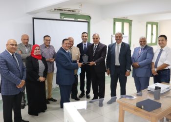 رئيس جامعة الأزهر يشهد تخريج الدفعة التاسعة للقيادات الأكاديمية بمركز التدريب والتطوير