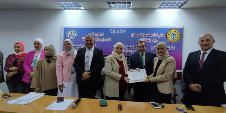 نائب رئيس جامعة الأزهر يكرم طبيبات الأسنان لأدائهن المتميز بالمؤتمر الدولي (إيجي هيلث)