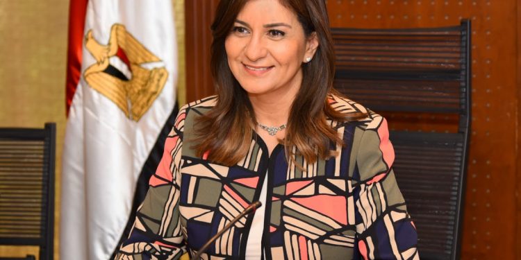 السفيرة نبيلة مكرم وزيرة الهجرة