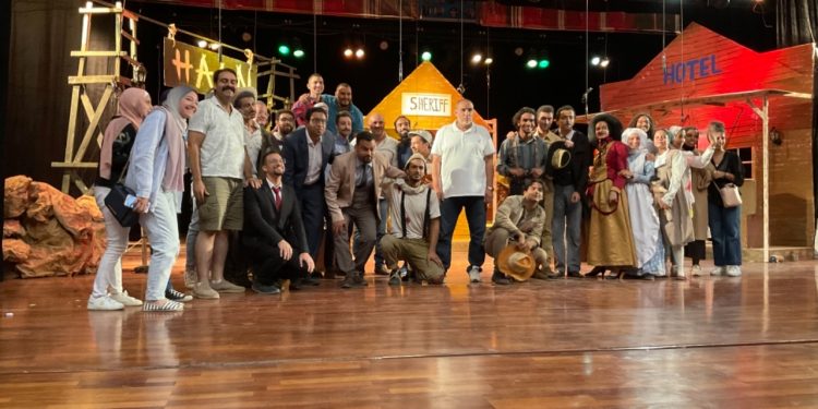 طلاب هندسة جامعة حلوان يعرضون مسرحية «استثناء» على مسرح مجمع الفنون والثقافة