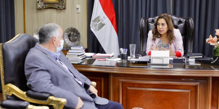 عوض تبحث مع  رئيس جهاز تنمية مدينة دمياط الجديدة عدد من الملفات