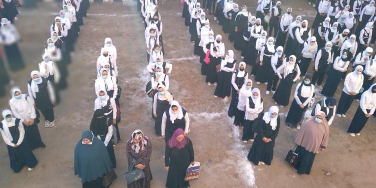 فيديو "لو جيتى المدرسة هنخلى راسك جنبك"  يتسبب في إقالة مديرة مدرسة بورفؤاد الثانوية بنات