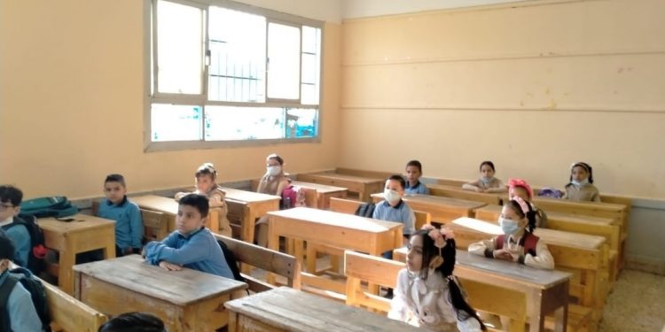 شوقي يلتقى خبراء التربية للاستفادة من خبراتهم في تطوير التعليم