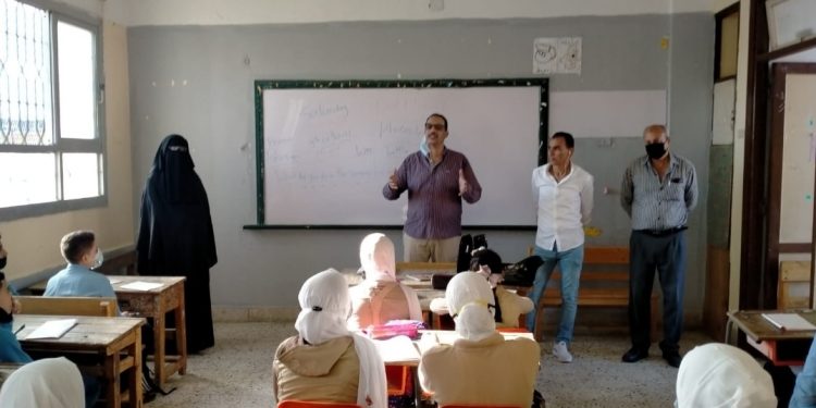 نكشف حقيقة رفع علم فرنسا بأحد مدارس دمياط بدلًا من العلم المصري
