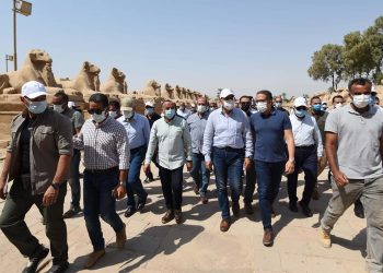 رئيس الوزراء يتابع أعمال الترميم بمعبد الكرنك وطريق الكباش