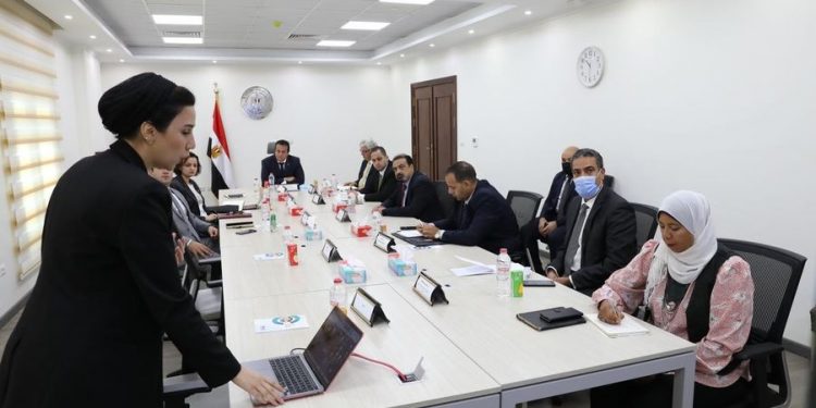 عبد الغفار: نبحث مشاركة طلاب الجامعات في مبادرة "حياة كريمة"