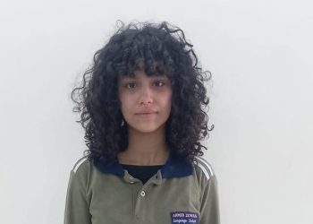 مديرة مدرسة بالعمرانية تطرد طالبة سادسة ابتدائي بسبب شعرها الكيرلي