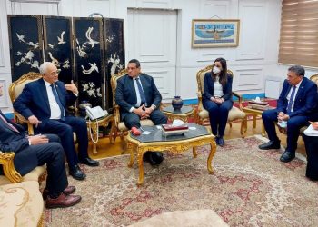 محافظ البحيرة يبحث تحويل مدرسة الحي المتميز بالنوبارية إلى مدرسة دولية