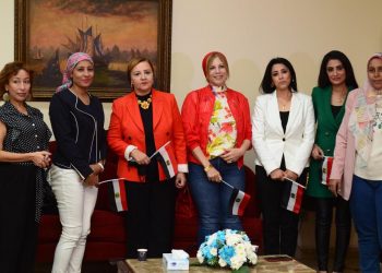 إعلام النهضة تكرم أم الشهيد البطل محمد مختار وعدد من الرموز العسكرية والفنية