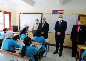 ربط تسليم المهام الأدائية للصفين الرابع والخامس الابتدائي بالمصروفات الدراسية.. التعليم توضح