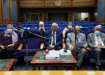 "التعليم" تعقد اجتماعًا لمديري المديريات لتنفيذ الخطة الوقائية بالمدارس