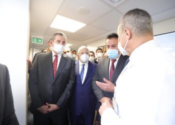 وزير التعليم العالي يتفقد التجهيزات الخاصة بالمبنى الجنوبي للمعهد القومي للأورام