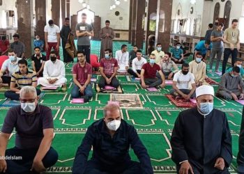 رئيس جامعة الأزهر يصل إلى المدينة الجامعية لأداء صلاة الجمعة وسط أبنائه الطلاب