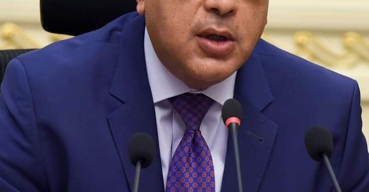 برلماني يطالب الحكومة بإعادة تعيين 36 ألف معلم فورًا