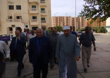 نائب رئيس جامعة الأزهر يتفقد كلية البنات الأزهرية بطيبة الأقصر