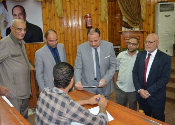 نائب رئيس جامعة الأزهر يتفقد لجان امتحانات الدراسات العليا بأسيوط