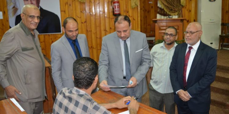 نائب رئيس جامعة الأزهر يتفقد لجان امتحانات الدراسات العليا بأسيوط
