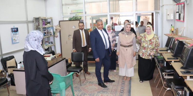 بالصور نائب رئيس جامعة الأزهر يتفقد استعدادات كلية العلوم بنات لبدء العام الدراسي