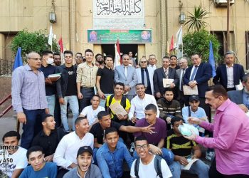 رئيس جامعة الأزهر يهنئ طلاب كليات الدَّراسة ويحثهم على التسجيل للحصول على تطعيم كورونا