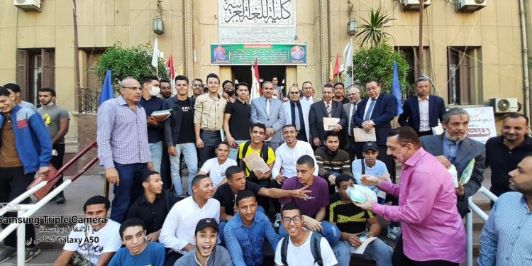 رئيس جامعة الأزهر يهنئ طلاب كليات الدَّراسة ويحثهم على التسجيل للحصول على تطعيم كورونا