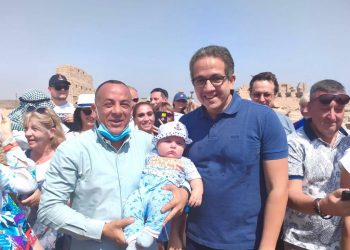 وزير السياحة والأثار يلتقى فوجا أوكرانيا بالكرنك