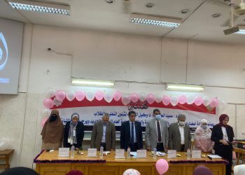 بالهدايا والبالونات والشكولاتة كلية طب البنات جامعة الأزهر تستقبل الطالبات الجدد