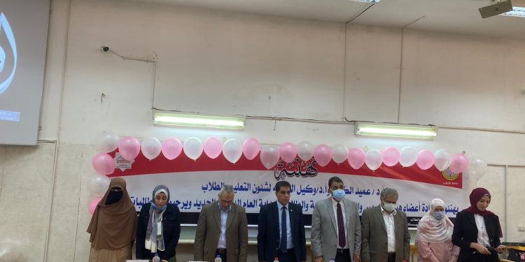 بالهدايا والبالونات والشكولاتة كلية طب البنات جامعة الأزهر تستقبل الطالبات الجدد