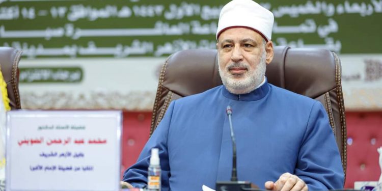 رئيس جامعة الأزهر يهنئ الضويني بتجديد الثقة وكيلًا للأزهر الشريف