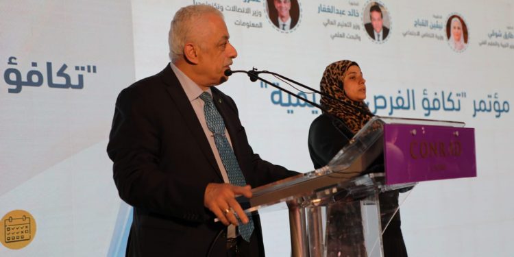 وزير التربية والتعليم يشارك في فعاليات "RewirEd Summit" بدبي