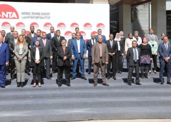 محافظ القاهرة يشهد حفل تخرج دفعة جديدة من برنامج "ديواني كفء"