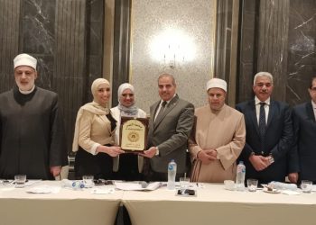 بالصور مجلس جامعة الأزهر يكرم العلماء الواردة أسماؤهم بتقرير ستانفورد الأمريكية