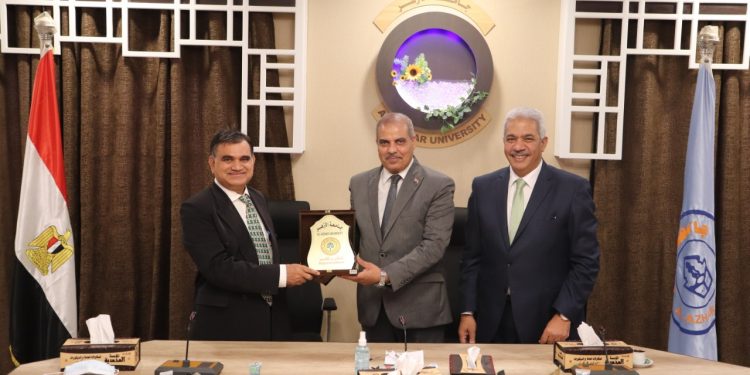 سفير بنجلاديش يشيد بجهود الأزهر ويؤكد أن منهجه طوق النجاة من التطرف والإرهاب