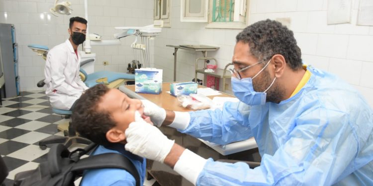 ضمن مبادرة “حياة كريمة” .. توافد وإقبال كبير على قافلة جامعة القاهرة في “أبو النمرس” للاستفادة من خدماتها