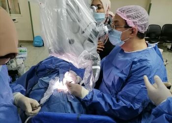 المستشفى الجامعي بسوهاج تجري عملية زراعة قوقعة لطفلة من اسوان