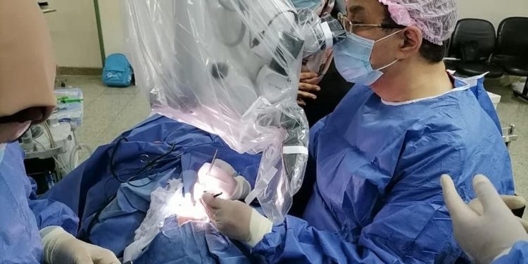 المستشفى الجامعي بسوهاج تجري عملية زراعة قوقعة لطفلة من اسوان