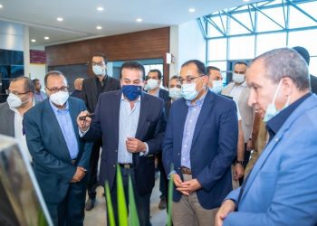 رئيس مجلس الوزراء يتفقد المستشفى التعليمي بجامعة السويس