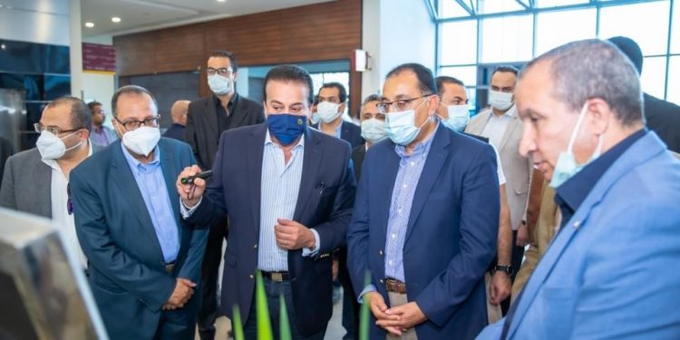 رئيس مجلس الوزراء يتفقد المستشفى التعليمي بجامعة السويس