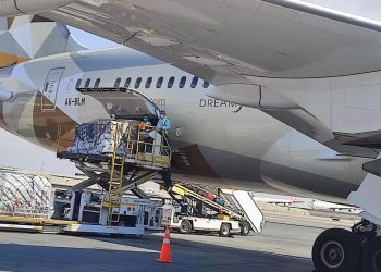 وزارة الصحة: مصر استقبلت 3 ملايين و575 ألف جرعة من لقاح “موديرنا” بمطار القاهرة الدولي