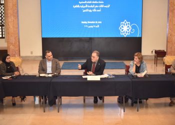 خلال لقائه بالإعلاميين.. رئيس الجامعة الأمريكية بالقاهرة: نقدم دعم للطلاب ب 23  مليون دولار والتعليم عن بعد ليس بديلا عن المباشر