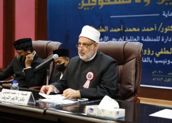 وكيل الأزهر يكرم الخريجين والمتفوقين من الطلبة الإندونيسيين