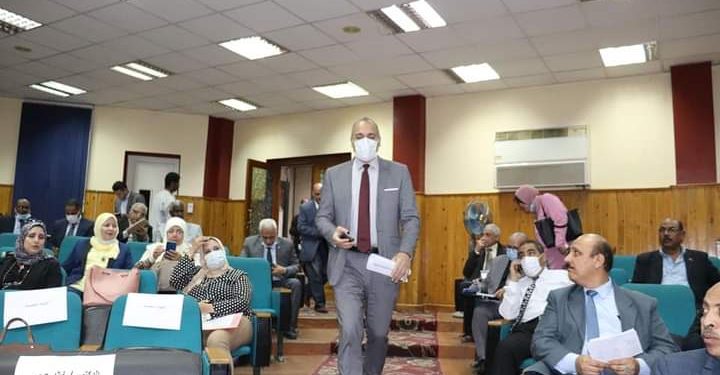 «تعليم القاهرة» توجه 16 تنبيه لمديري الإدارات والمدارس
