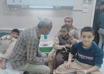 بعد تسمم 30 طالب.. محافظ أسيوط يقرر وقف تسليم الوجبات المدرسية