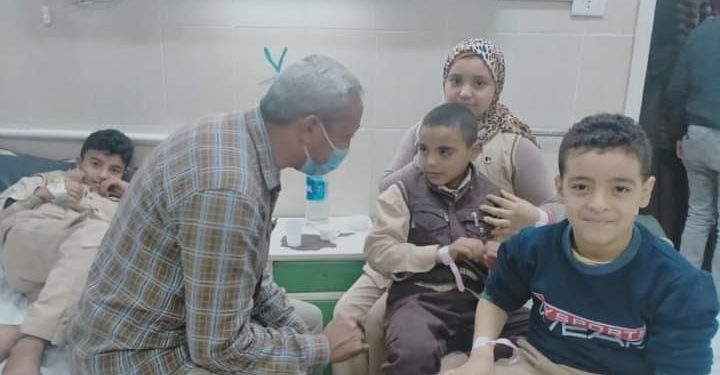 بعد تسمم 30 طالب.. محافظ أسيوط يقرر وقف تسليم الوجبات المدرسية