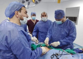 أطباء جامعة الأزهر يوقعون الكشف الطبي على 1600 مواطن ويجرون 200 عملية جراحية بمحافظة الأقصر