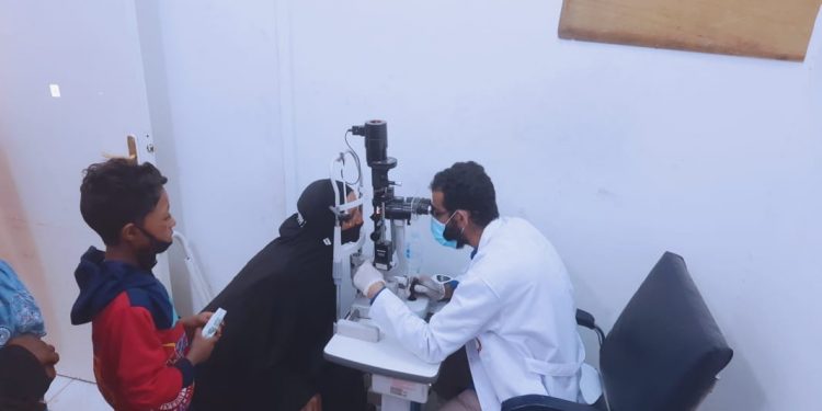 قافلة جامعة الأزهر الطبية توقع الكشف الطبي على 2500 مواطن بأسوان وتجري 100عملية جراحية